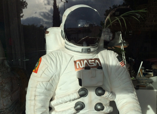 astronaut_window